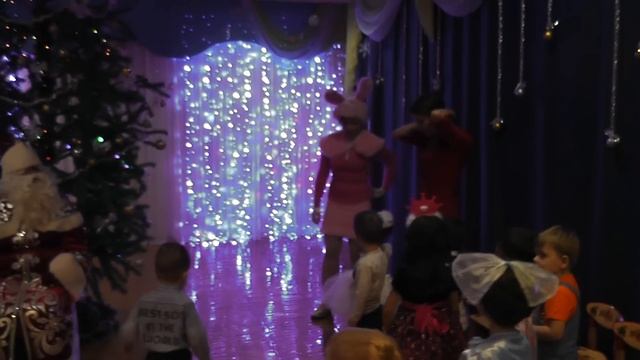 Утренник в ДС №34, 1я группа, Новый Год 2018/19 смотреть онлайн