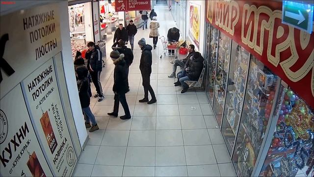В Краснотурьинске подростки похитили урну для пожертвований / www.krasnoturinsk.info смотреть онлайн