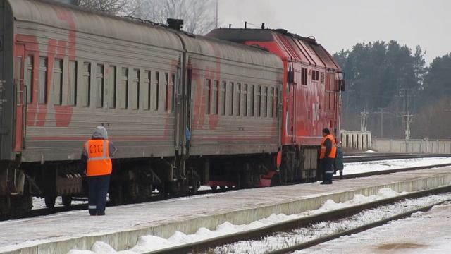 Пригородные и рабочие поезда на станции Дно смотреть онлайн