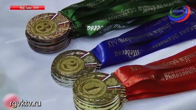 У команды Дагестана - 5 медалей Всероссийского турнира по вольной борьбе смотреть онлайн