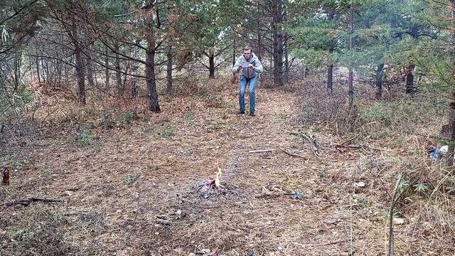 Что будет, если бросить в костер баллон с газом, зажигалки, пену для бритья? / ЭПИЧНЫЕ ВЗРЫВЫ смотреть онлайн