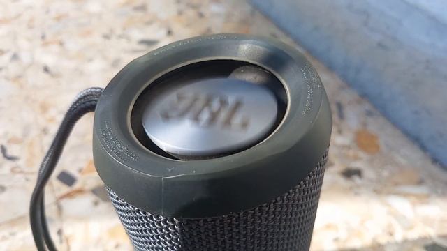 JBL FLIP ESSENTIAL WARPING BASS TEST LFM WHO WAN THE BASS 100% смотреть онлайн