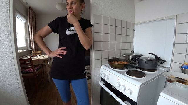 Уборка,Готовка/Всегда приходит на вкусный обед/Ох уж эти комментарий?