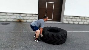 Переворачивание шины от трактора К-700.