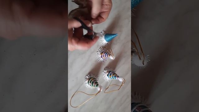 Новогодняя игрушка "Гном" из глит.фоамирана. смотреть онлайн