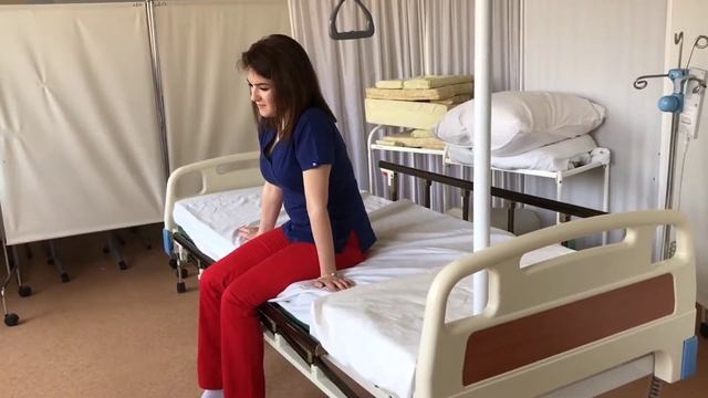 Транспортировка тяжело больного на кресле каталке смотреть онлайн