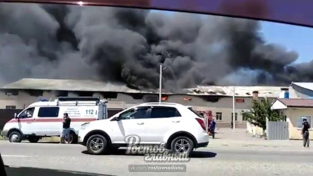 Загорелась фабрика матрасов в Азове на Победы 42 17.6.2019 Ростов-на-Дону Главный смотреть онлайн