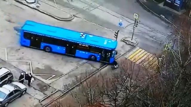 16.11.2019. Автобус 15 парка МГТ совершил наезд на людей смотреть онлайн