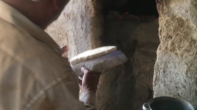 Как делают лепёшки в Таджикистане смотреть онлайн