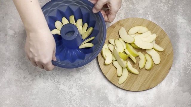 КАК ПРИГОТОВИТЬ ПИРОГ ГОСТИ НА ПОРОГЕ? Очень вкусная выпечка с яблоками на скорую руку смотреть онлайн