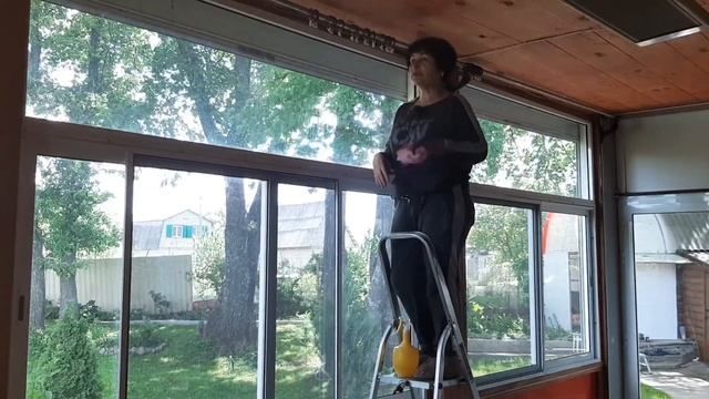 Как помыть большие высокие окна, я на даче. смотреть онлайн