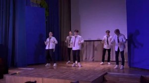 Танец мальчиков 10А класса на 8 марта
