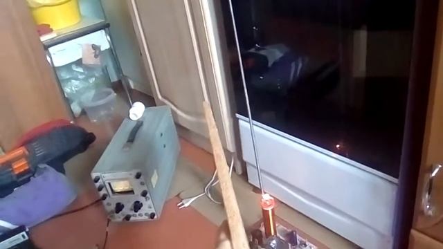Ёмкостной датчик Бровина на основе тесла качера. Срабатывание на подносимые предметы с метра. Схема смотреть онлайн
