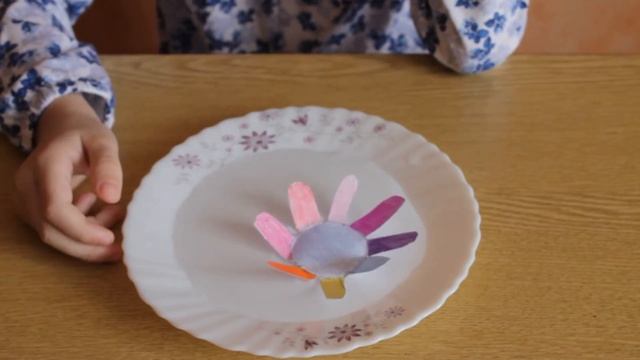 Бумажные цветы распускаются на воде смотреть онлайн