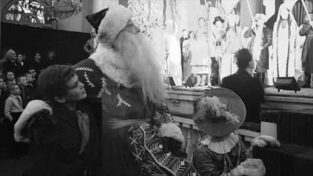 Новогодняя елка в Колонном зале Дома Союзов . Фотографии Сергей Васинг. Москва 1947 г. смотреть онлайн