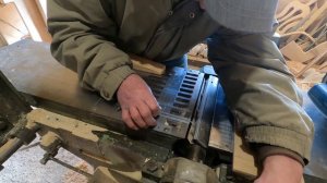 ?Заточить, выставить ножи на фуганок не снимая. Строгальный станок по дереву.?На фуганке легко.✋?