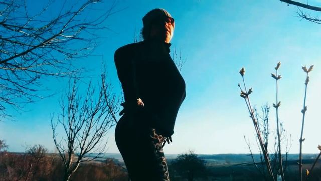 Архив, разминка в саду смотреть онлайн