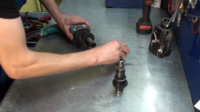 Перфоратор Makita HR 2450 - нет удара, прокручивает бур смотреть онлайн