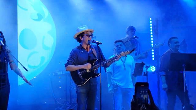 Bacilos canta en vivo Miami "Cara en la luna" смотреть онлайн