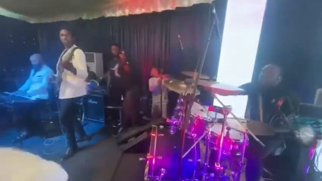 Play to Amazing God by Sinach смотреть онлайн