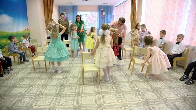 Детский сад. Утренник 8 марта (2). Двухкамерная съемка (4К). Видеооператор. Видеосъемка в Кургане смотреть онлайн