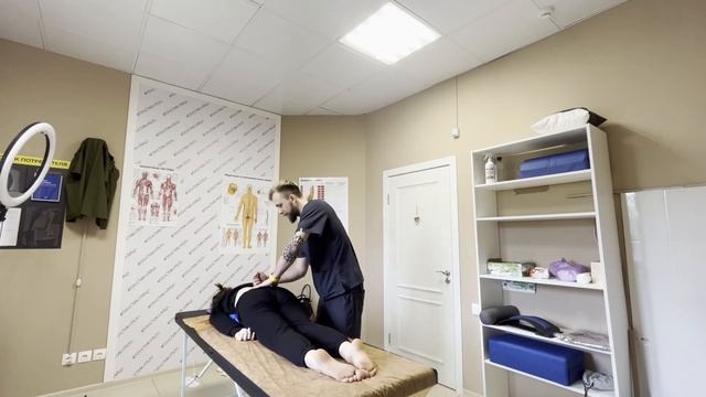 Сбросили со второго этажа. Сняли блоки с позвоночника смотреть онлайн