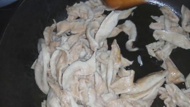 Салат из фунчозы с грибами, соевым мясом и овощами смотреть онлайн