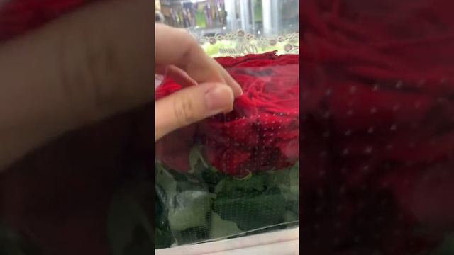 Розы сорта Ред Наоми.Очень красивые пышные и ароматные бутоны. #заказатьбукет, #доствкабукетамосква смотреть онлайн