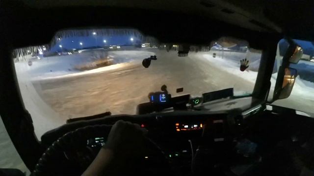 Сибирские морозы за 30! Спим на фене и тестируем Скания R440 на холодный запуск в мороз!!! смотреть онлайн