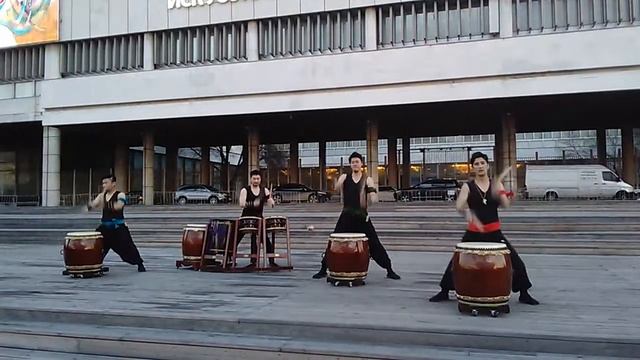 Шоу японских барабанщиков Gyoten смотреть онлайн