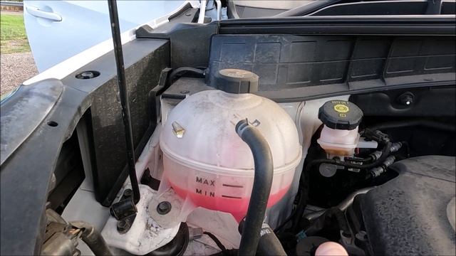 Hyundai Tucson Fluid Locations: Engine Oil, Coolant, Washer, & Brake Fluids смотреть онлайн