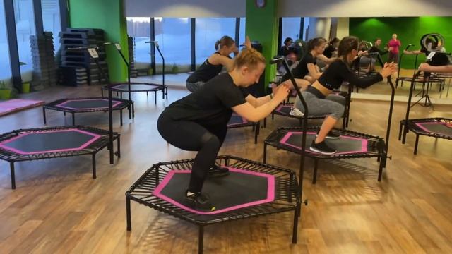 Джампинг фитнес. Jumping Fitness. План январь-март 2022 5 трек - Люся Чеботина. СОЛНЦЕ МОНАКО смотреть онлайн