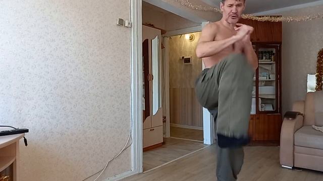 Тренируя удар "Йоко Гери," 99 % людей упускают один важный нюанс. Упражнение для скорости. смотреть онлайн