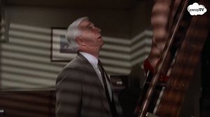 Голый пистолет лучшие моменты