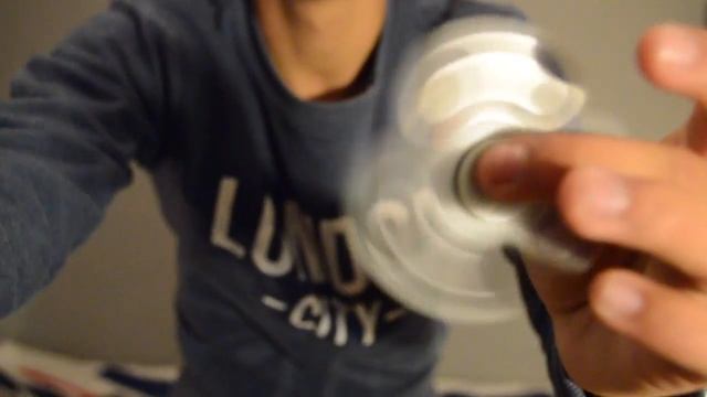 Test De l'Objet Le Plus Satisfaisant Du Monde!!! (hand spinner)+ face cam смотреть онлайн