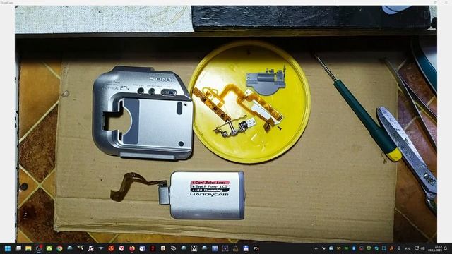 Видео камера SONY_ DCR-HC17E PAL , ремонт_ 2-я часть- восстановление шлейфа на поворотный дисплей смотреть онлайн