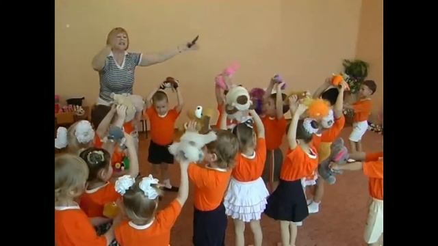 Танец с игрушками смотреть онлайн