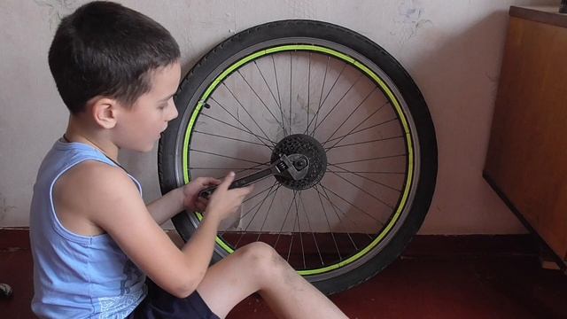 Как ЛЕГКО снять или заменить заднюю звёздочку на скоростном велосипеде смотреть онлайн