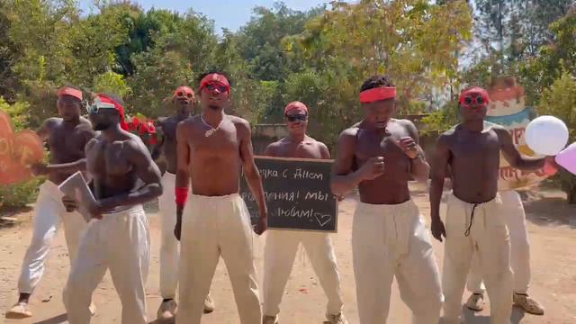 ПОЗДРАВЛЕНИЕ из АФРИКИ для ДЕВУШКИ на ДЕНЬ РОЖДЕНИЯ смотреть онлайн