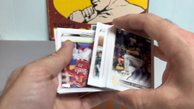 2022 Topps Update/Series 2 Retail Rip - Walgreens Score!!! смотреть онлайн