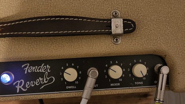 The Undisputed King of Spring Reverb: The Fender '63 Reverb Tube Reverb Unit (1994 Reissue) смотреть онлайн