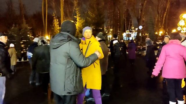 МОЁ СЕРДЦЕ ПРОШЕПТАЛО, ОТПУСТИ И НЕ ДЕРЖИ!???/ТАНЦЫ В ПАРКЕ ГОРЬКОГО ХАРЬКОВ ФЕВРАЛЬ 2022 смотреть онлайн