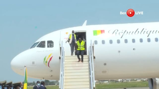 Senegalese President Macky Sall arrives in Uganda for official visit, received by Security chiefs.. смотреть онлайн