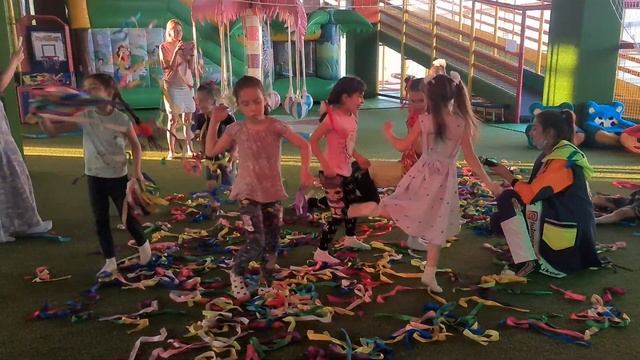 Танцы трендов Тик Ток смотреть онлайн