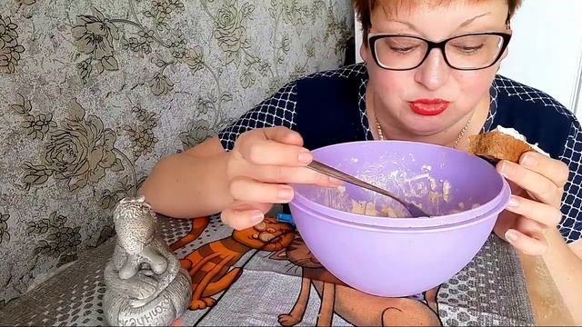 пожрем/Мукбанг тазик салата из крабовых палочек/обжор и разговоры на камеру