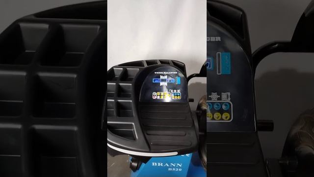 Полуавтоматический балансировочный стенд BRANN B520 смотреть онлайн