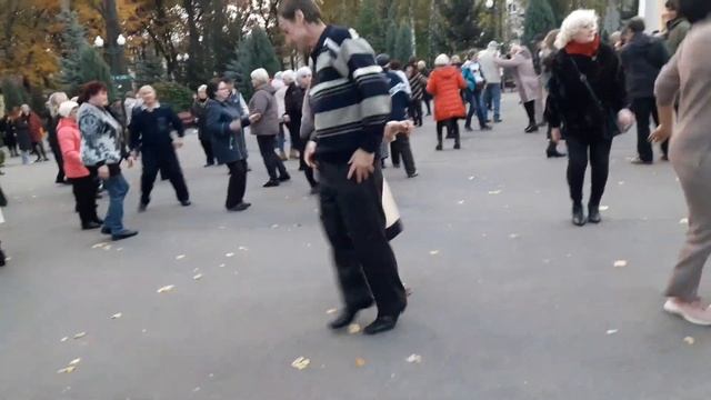 За четыре моря!!!??Танцы в парке Горького!!!??Харьков 2021 смотреть онлайн