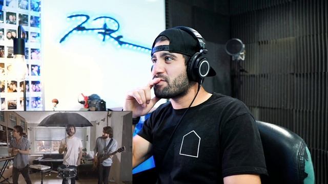 Musicians React to Worlds Smallest Violin by AJR смотреть онлайн