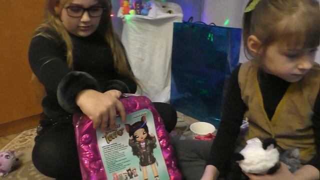 Новогодние подарки для Полины 2021 Как Полина нашла подарки NA! NA! NA! Surprise Teens Redel Dare 1 смотреть онлайн