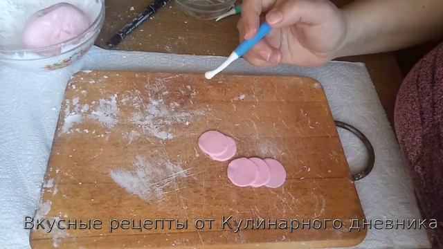 Несравненные розы для кулича.Как украсить куличи на Пасху мастикой. смотреть онлайн